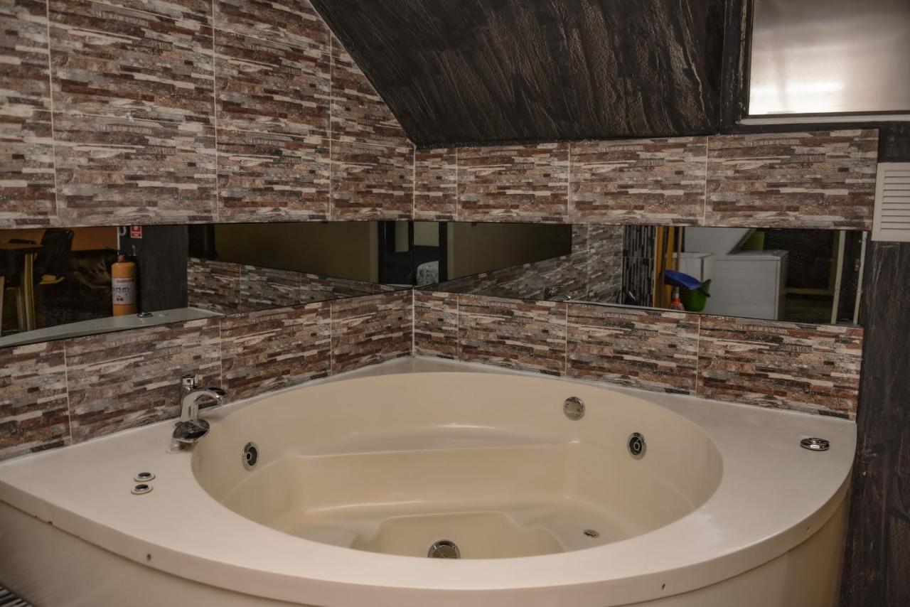 Apartamentos En El Poblado Medellín Exteriör bild